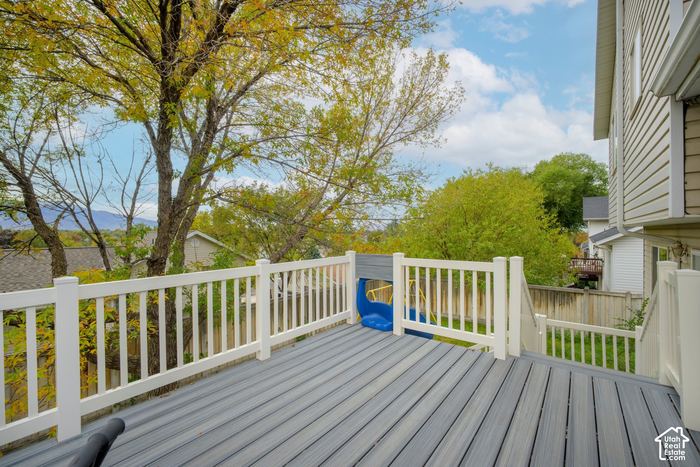 Deck railing with the top of the slide down to the yard